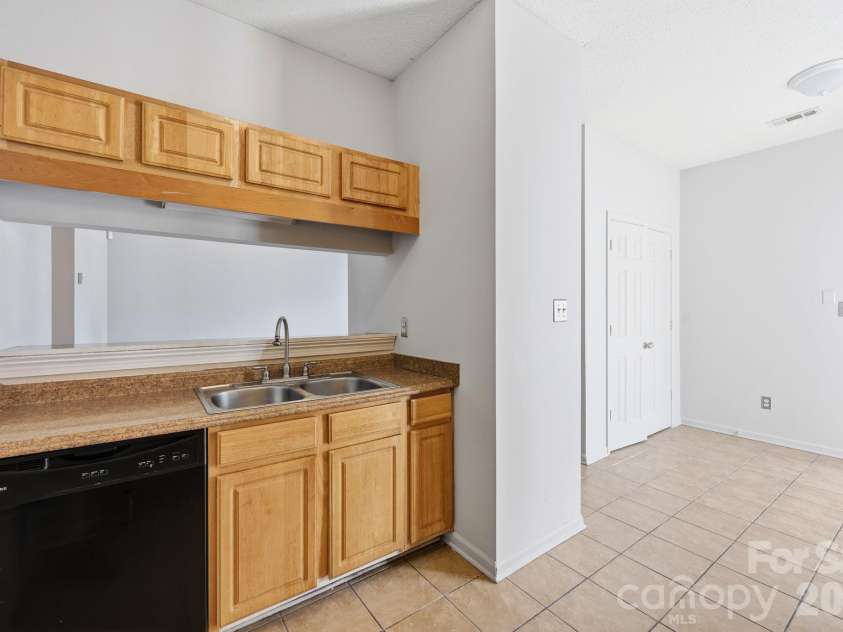 6330 Derryfield Drive, Charlotte, NC 28213.  MLS# CAR4383074, YatesRealty ID 24569. 