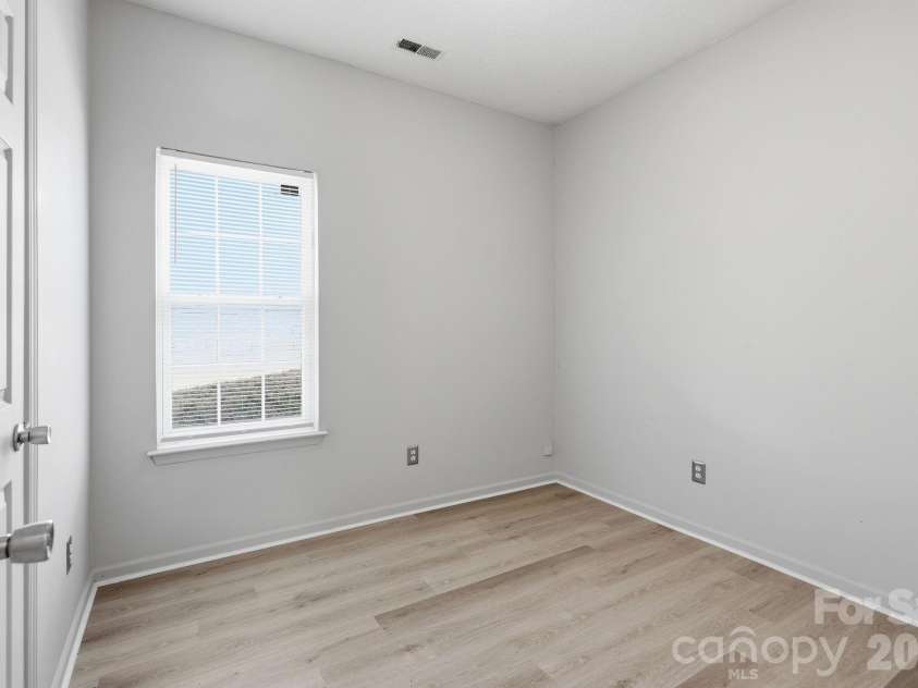 6330 Derryfield Drive, Charlotte, NC 28213.  MLS# CAR4383074, YatesRealty ID 24569. 