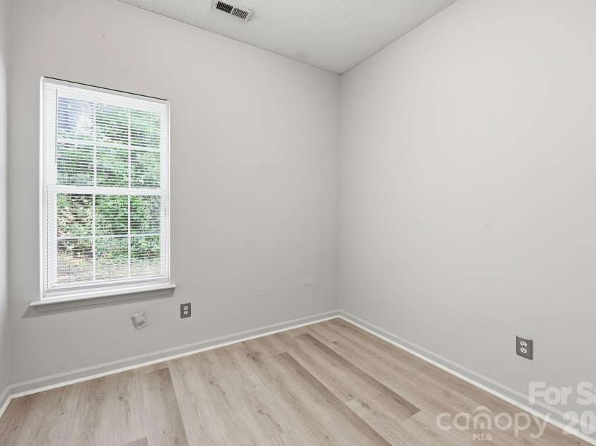6330 Derryfield Drive, Charlotte, NC 28213.  MLS# CAR4383074, YatesRealty ID 24569. 