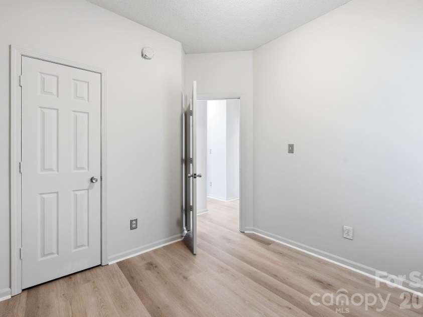 6330 Derryfield Drive, Charlotte, NC 28213.  MLS# CAR4383074, YatesRealty ID 24569. 