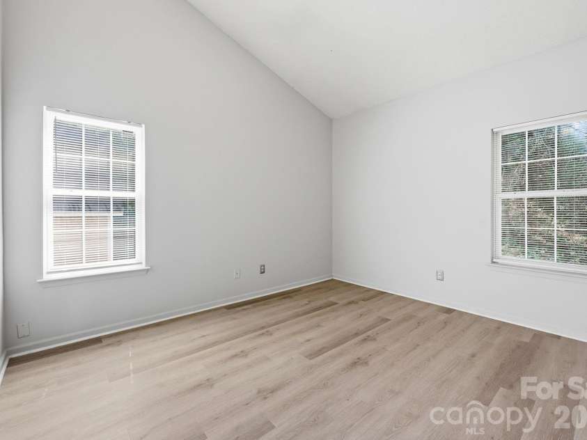 6330 Derryfield Drive, Charlotte, NC 28213.  MLS# CAR4383074, YatesRealty ID 24569. 