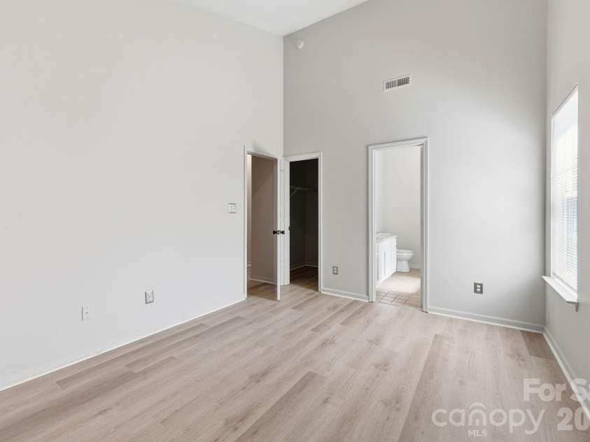 6330 Derryfield Drive, Charlotte, NC 28213.  MLS# CAR4383074, YatesRealty ID 24569. 