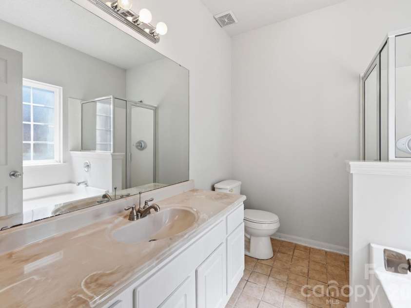 6330 Derryfield Drive, Charlotte, NC 28213.  MLS# CAR4383074, YatesRealty ID 24569. 
