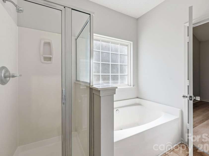 6330 Derryfield Drive, Charlotte, NC 28213.  MLS# CAR4383074, YatesRealty ID 24569. 