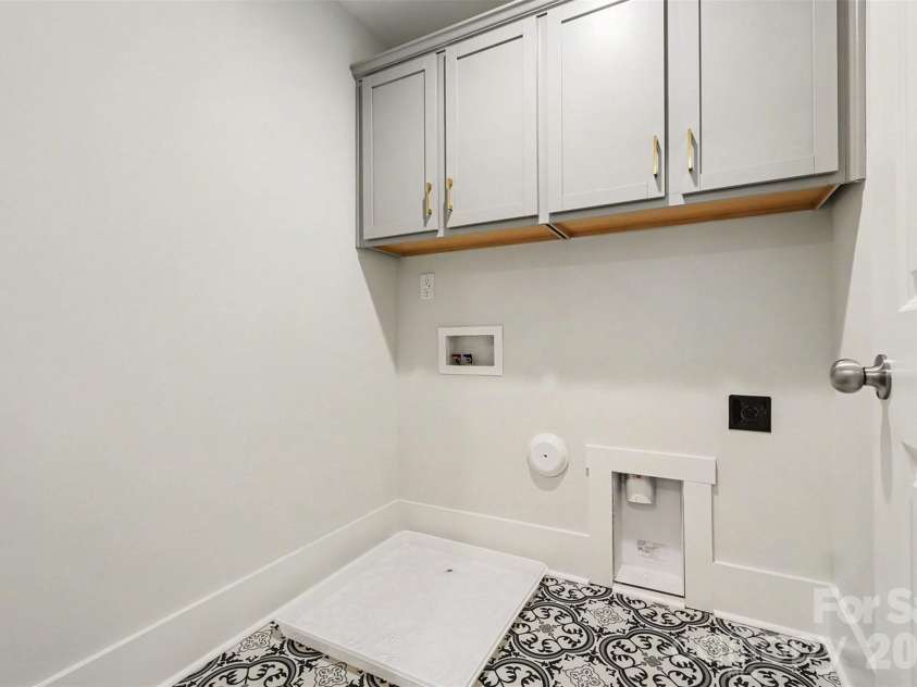4768 Americana Avenue, Charlotte, NC 28215.  MLS# CAR4342120, YatesRealty ID 2457. Laundry Room