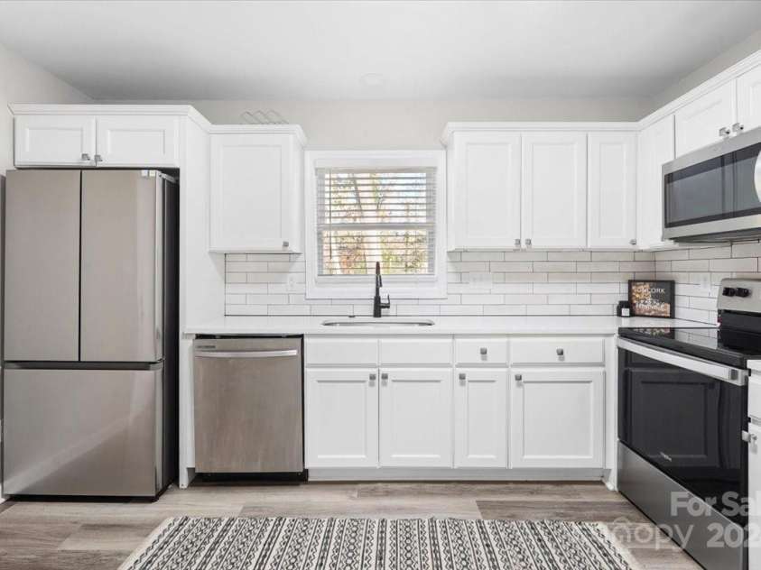 624 Dundeen Drive, Gastonia, NC 28052.  MLS# CAR4200328, YatesRealty ID 2457. 