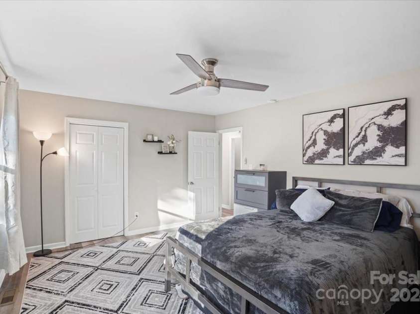 624 Dundeen Drive, Gastonia, NC 28052.  MLS# CAR4200328, YatesRealty ID 2457. Primary Bedroom