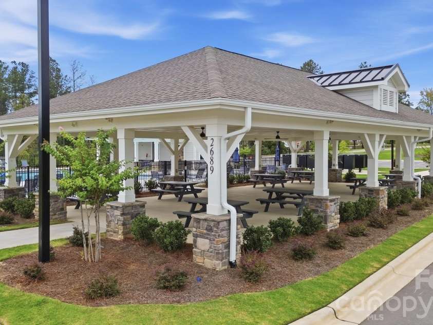 2807 Bowman Drive, Gastonia, NC 28052.  MLS# CAR4435139, YatesRealty ID 24570. 