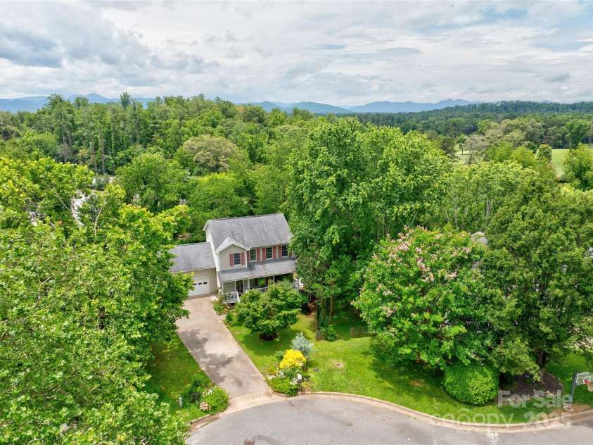 7 Mill Stone Drive, Asheville, NC 28803.  MLS# CAR4267666, YatesRealty ID 24570. 