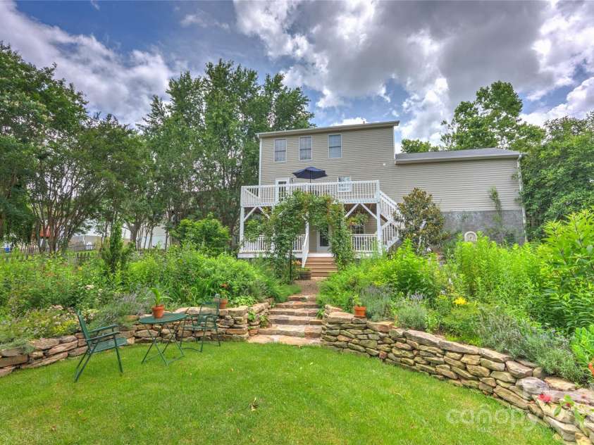 7 Mill Stone Drive, Asheville, NC 28803.  MLS# CAR4267666, YatesRealty ID 24570. 