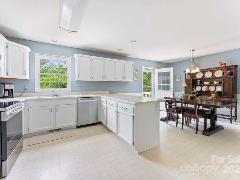 7 Mill Stone Drive, Asheville, NC 28803.  MLS# CAR4267666, YatesRealty ID 24570. 