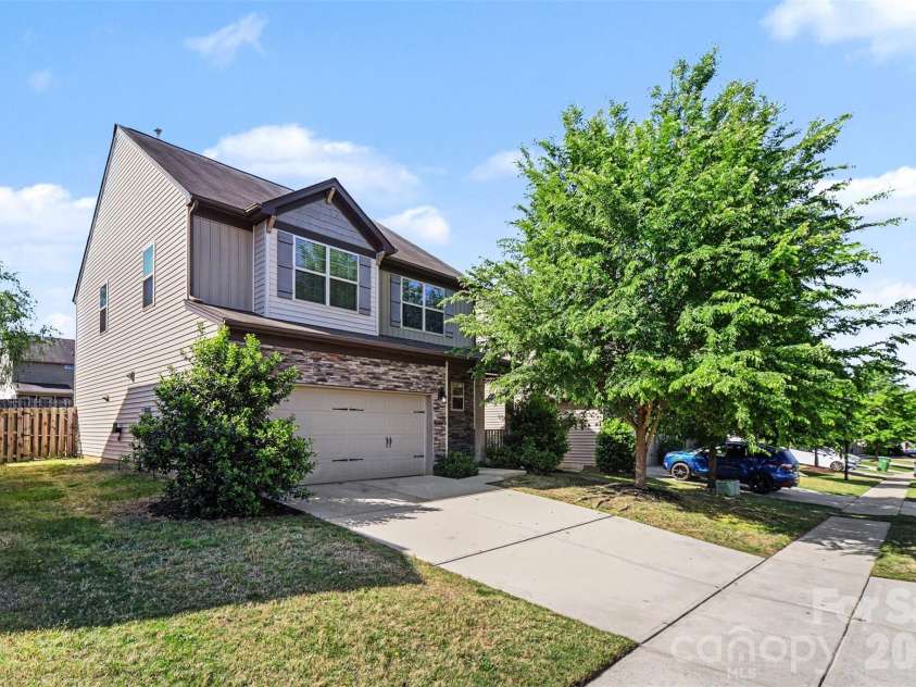 2828 San Saba Street, Charlotte, NC 28214.  MLS# CAR4373803, YatesRealty ID 24571. 