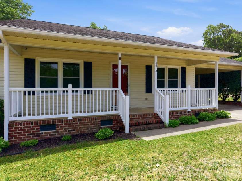 425 Catawba Drive, Salisbury, NC 28147.  MLS# CAR4379262, YatesRealty ID 24572. 