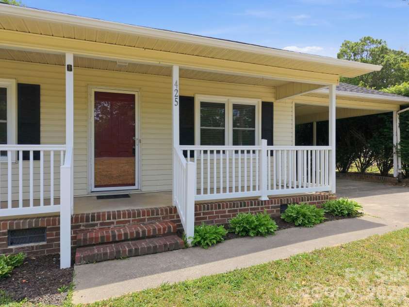 425 Catawba Drive, Salisbury, NC 28147.  MLS# CAR4379262, YatesRealty ID 24572. 