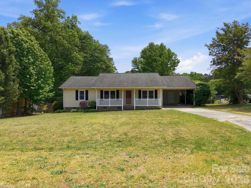 425 Catawba Drive, Salisbury, NC 28147.  MLS# CAR4379262, YatesRealty ID 24572. 