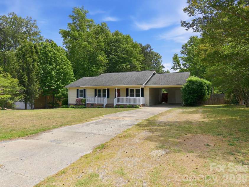 425 Catawba Drive, Salisbury, NC 28147.  MLS# CAR4379262, YatesRealty ID 24572. 