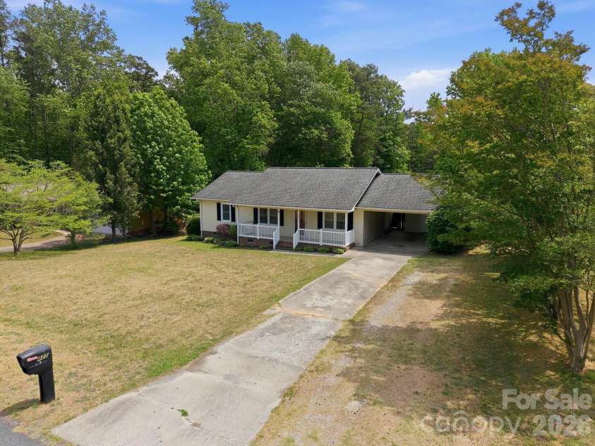 425 Catawba Drive, Salisbury, NC 28147.  MLS# CAR4379262, YatesRealty ID 24572. 