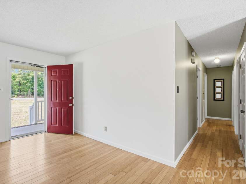 425 Catawba Drive, Salisbury, NC 28147.  MLS# CAR4379262, YatesRealty ID 24572. 