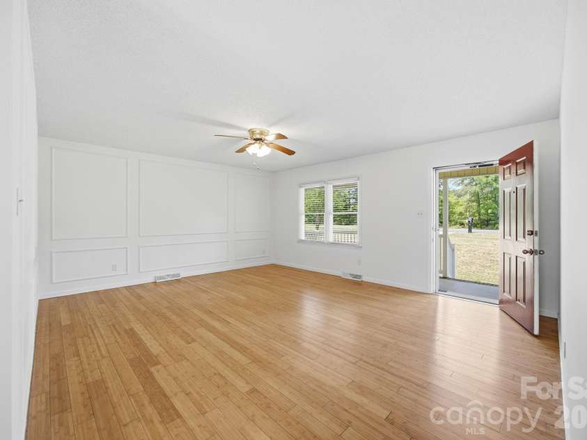 425 Catawba Drive, Salisbury, NC 28147.  MLS# CAR4379262, YatesRealty ID 24572. 