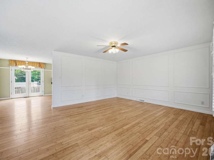 425 Catawba Drive, Salisbury, NC 28147.  MLS# CAR4379262, YatesRealty ID 24572. 