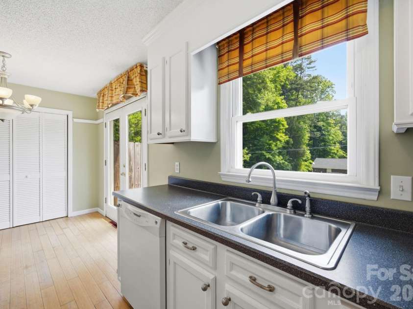 425 Catawba Drive, Salisbury, NC 28147.  MLS# CAR4379262, YatesRealty ID 24572. 