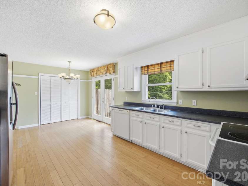 425 Catawba Drive, Salisbury, NC 28147.  MLS# CAR4379262, YatesRealty ID 24572. 