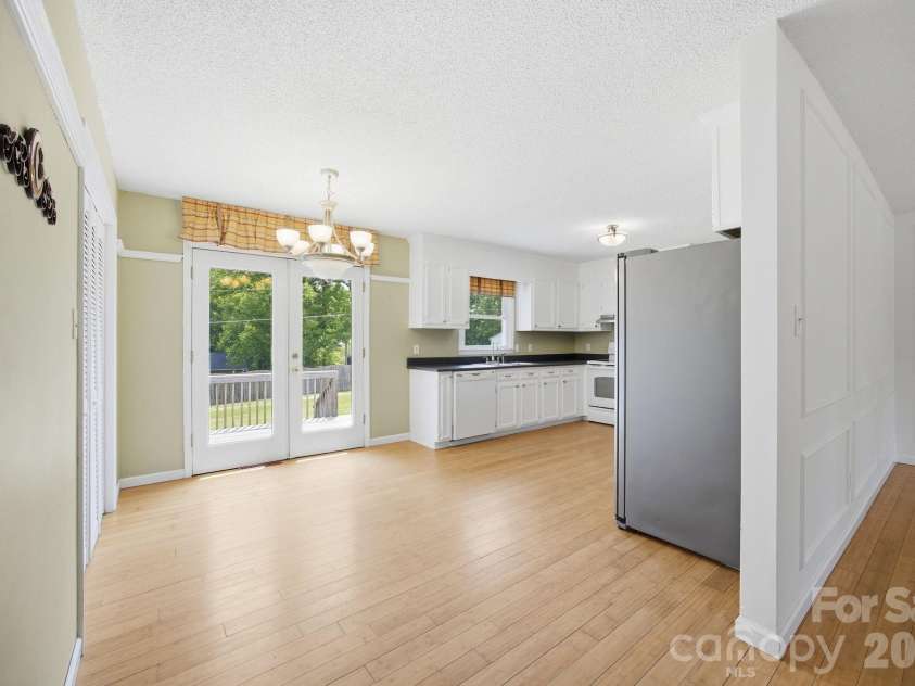 425 Catawba Drive, Salisbury, NC 28147.  MLS# CAR4379262, YatesRealty ID 24572. 
