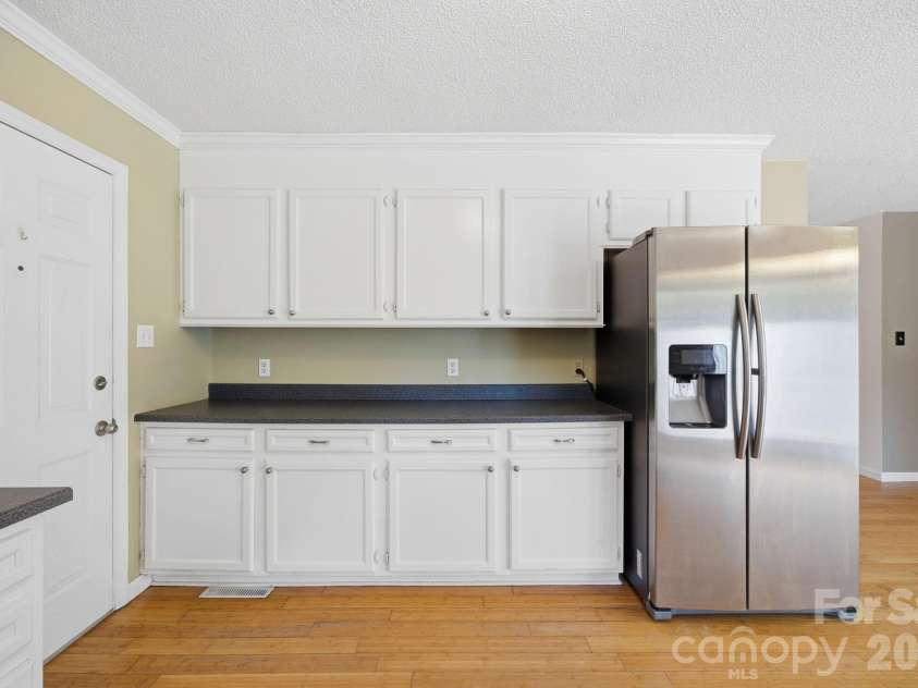 425 Catawba Drive, Salisbury, NC 28147.  MLS# CAR4379262, YatesRealty ID 24572. 