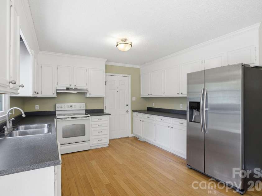 425 Catawba Drive, Salisbury, NC 28147.  MLS# CAR4379262, YatesRealty ID 24572. 