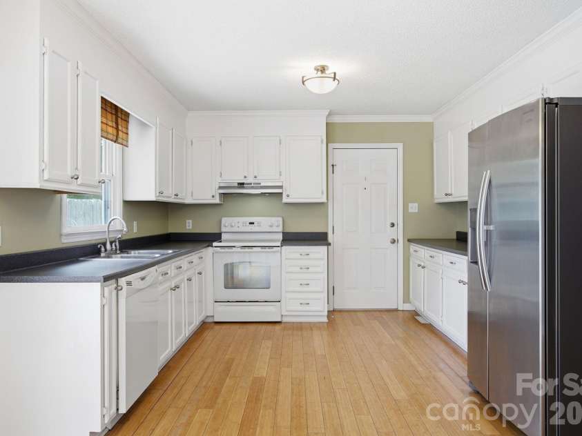 425 Catawba Drive, Salisbury, NC 28147.  MLS# CAR4379262, YatesRealty ID 24572. 