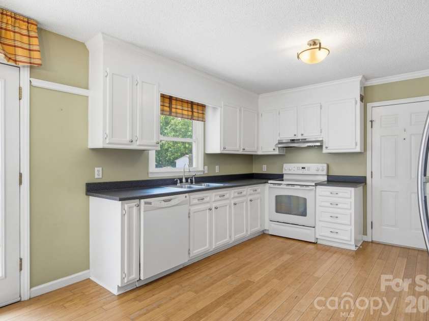 425 Catawba Drive, Salisbury, NC 28147.  MLS# CAR4379262, YatesRealty ID 24572. 