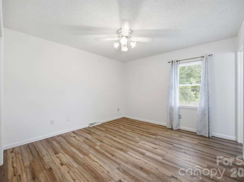 425 Catawba Drive, Salisbury, NC 28147.  MLS# CAR4379262, YatesRealty ID 24572. 