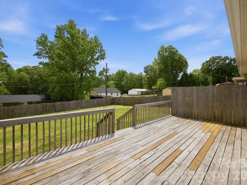 425 Catawba Drive, Salisbury, NC 28147.  MLS# CAR4379262, YatesRealty ID 24572. 