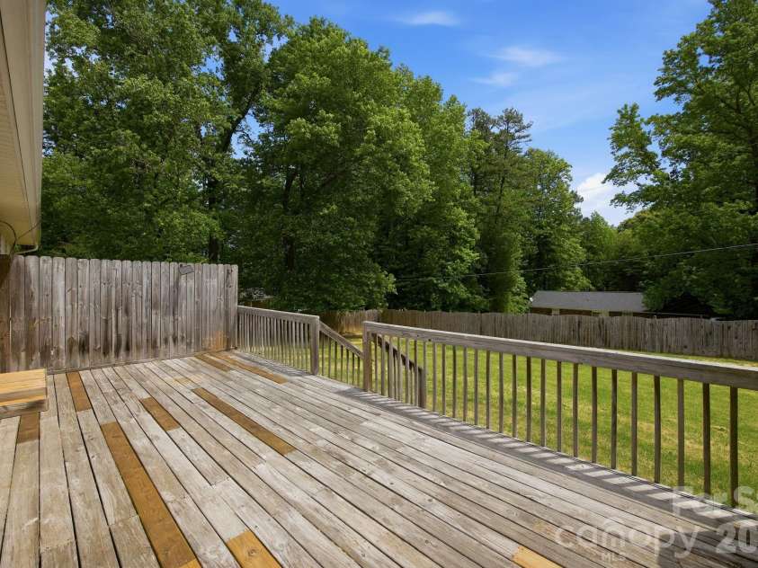 425 Catawba Drive, Salisbury, NC 28147.  MLS# CAR4379262, YatesRealty ID 24572. 