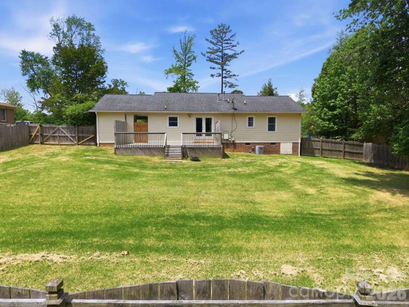 425 Catawba Drive, Salisbury, NC 28147.  MLS# CAR4379262, YatesRealty ID 24572. 