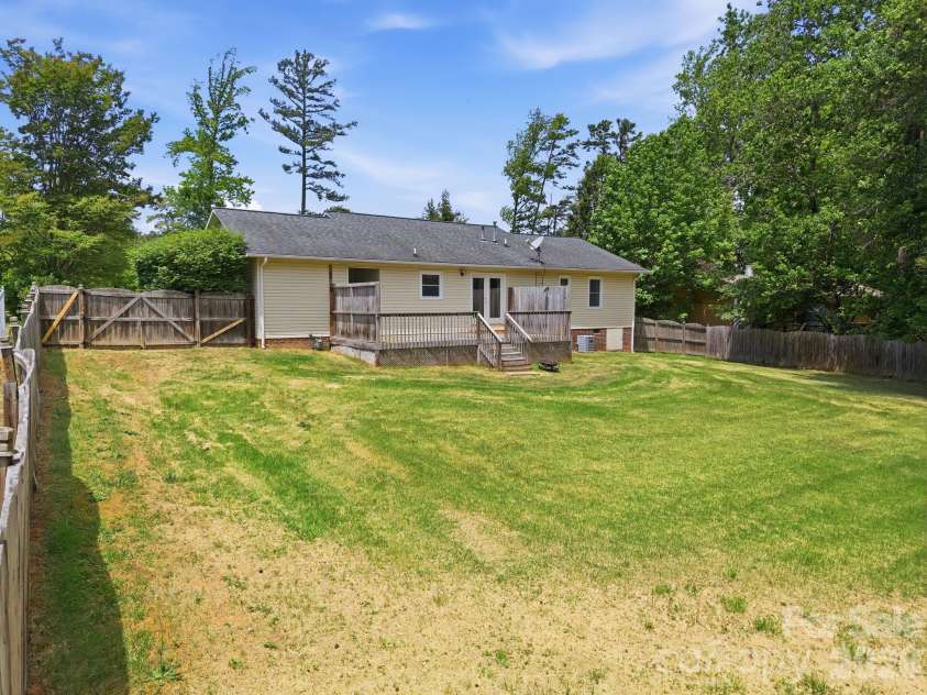 425 Catawba Drive, Salisbury, NC 28147.  MLS# CAR4379262, YatesRealty ID 24572. 