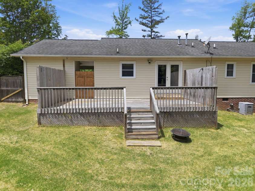 425 Catawba Drive, Salisbury, NC 28147.  MLS# CAR4379262, YatesRealty ID 24572. 