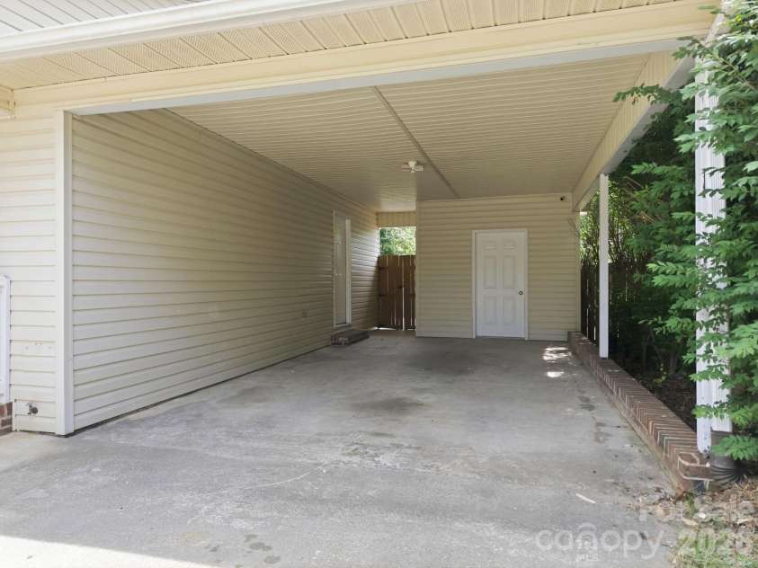 425 Catawba Drive, Salisbury, NC 28147.  MLS# CAR4379262, YatesRealty ID 24572. 
