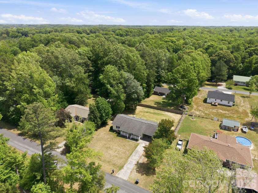 425 Catawba Drive, Salisbury, NC 28147.  MLS# CAR4379262, YatesRealty ID 24572. 