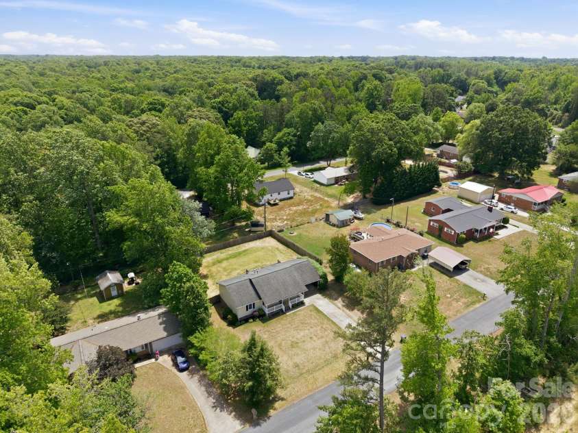 425 Catawba Drive, Salisbury, NC 28147.  MLS# CAR4379262, YatesRealty ID 24572. 