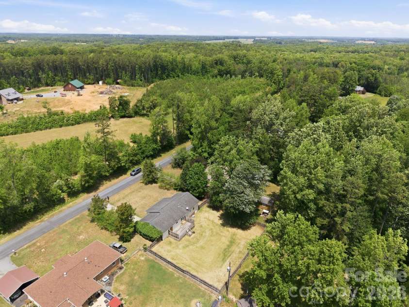 425 Catawba Drive, Salisbury, NC 28147.  MLS# CAR4379262, YatesRealty ID 24572. 
