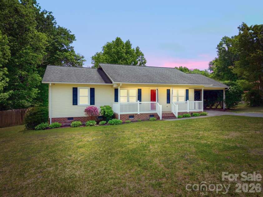 425 Catawba Drive, Salisbury, NC 28147.  MLS# CAR4379262, YatesRealty ID 24572. 