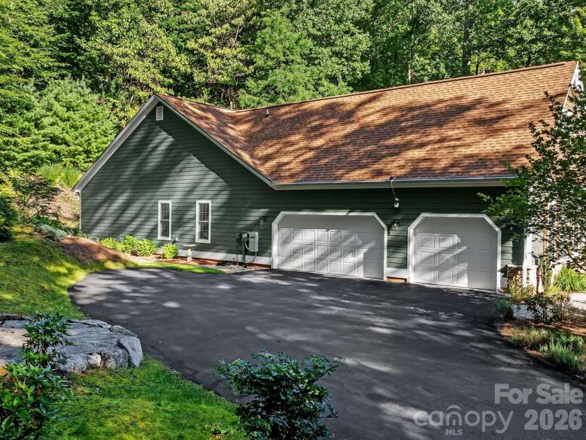 455 Blue Mist Way, Arden, NC 28704.  MLS# CAR4402174, YatesRealty ID 24573. 