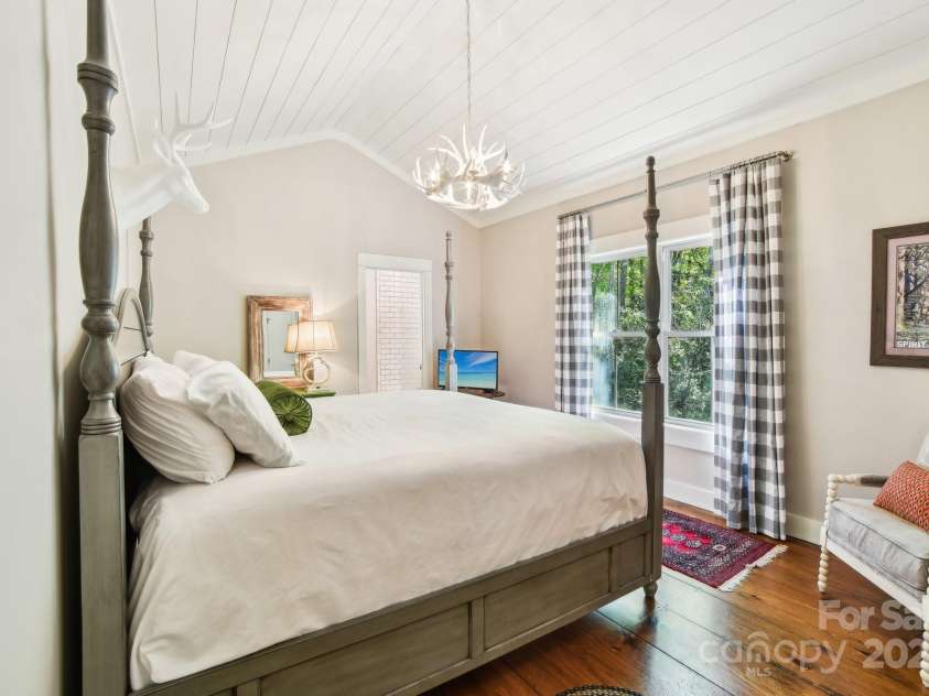 1092 Bald Rock Drive, Sapphire, NC 28774.  MLS# CAR4277235, YatesRealty ID 24574. 