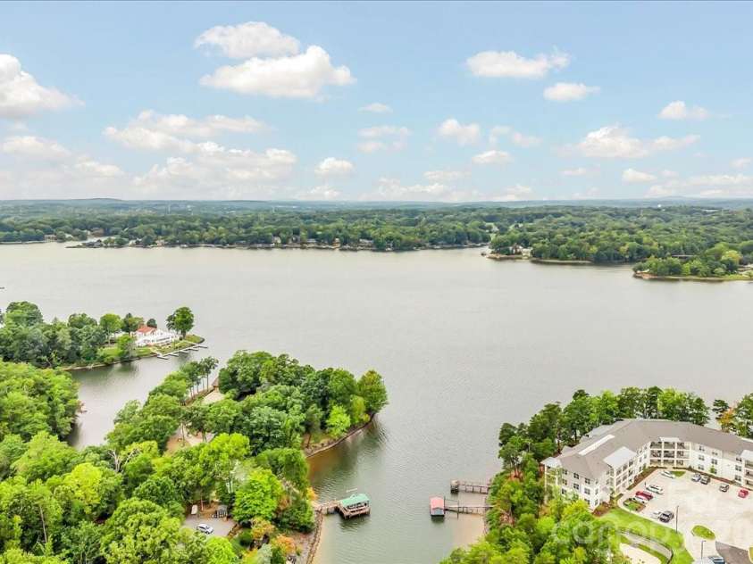 11310 Bartrams Way, Charlotte, NC 28278.  MLS# CAR4345308, YatesRealty ID 24575. 