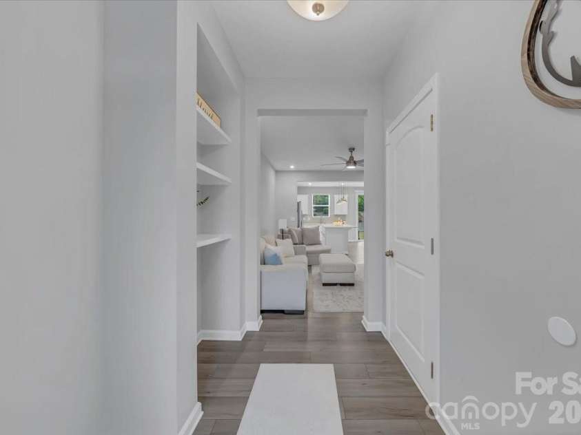 11310 Bartrams Way, Charlotte, NC 28278.  MLS# CAR4345308, YatesRealty ID 24575. Foyer