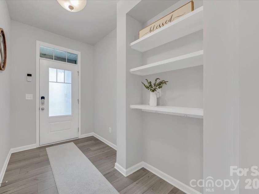 11310 Bartrams Way, Charlotte, NC 28278.  MLS# CAR4345308, YatesRealty ID 24575. Foyer
