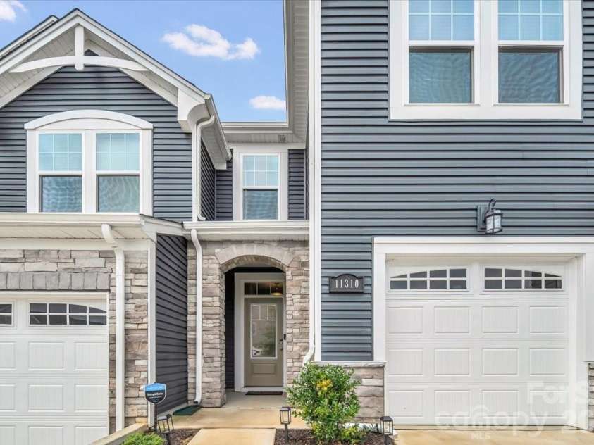 11310 Bartrams Way, Charlotte, NC 28278.  MLS# CAR4345308, YatesRealty ID 24575. Front Entrance