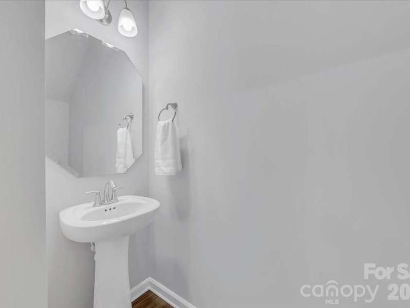 11310 Bartrams Way, Charlotte, NC 28278.  MLS# CAR4345308, YatesRealty ID 24575. Half Bathroom on Main Floor