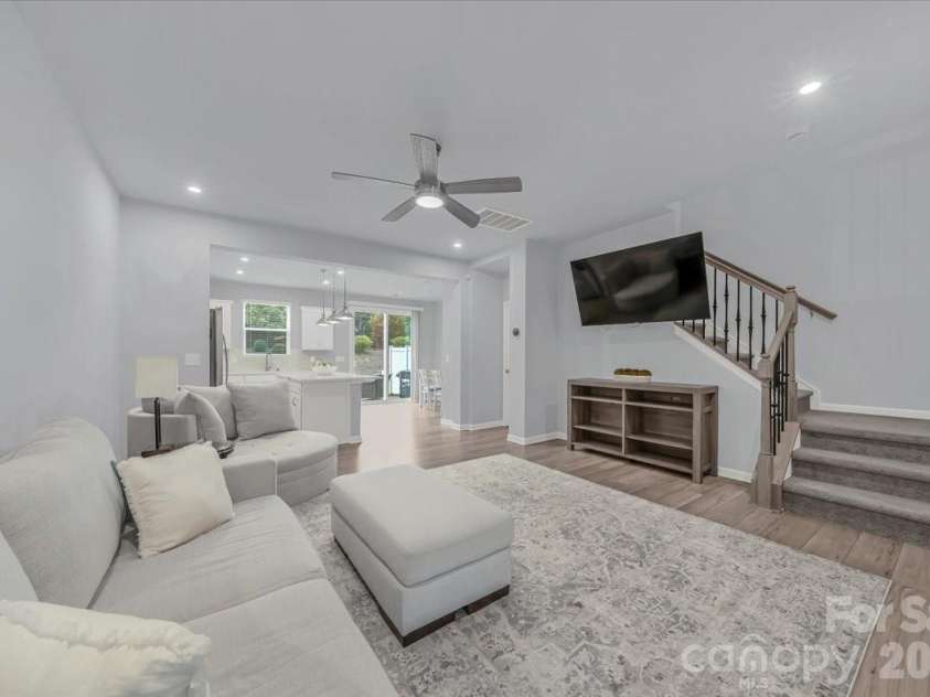 11310 Bartrams Way, Charlotte, NC 28278.  MLS# CAR4345308, YatesRealty ID 24575. Living Room